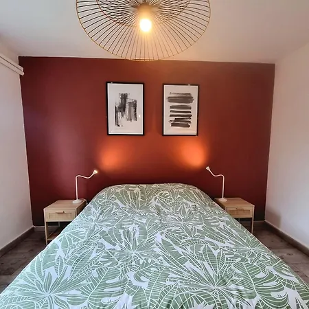 Le Dilly - Rez-de-chaussee Avec Jardin Clos Appartement *